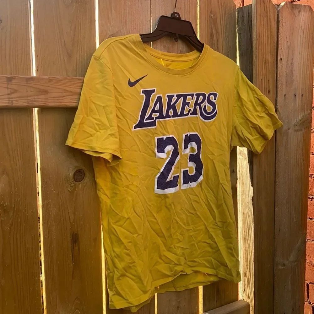Nike Lakers tee sz. M